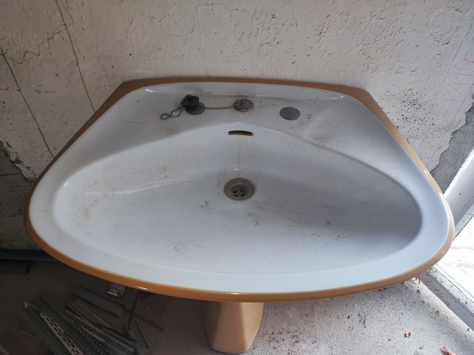 Lavatório tons amarelo e branco