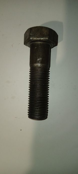 Продам болти м20 та м18.