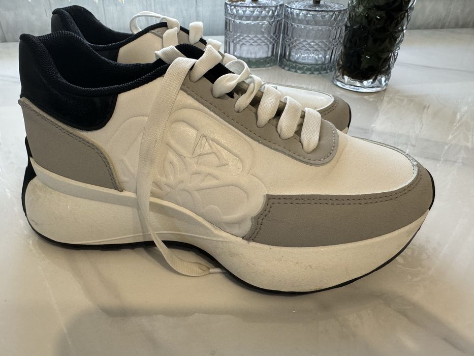 Кросівки жіночі розмір 37