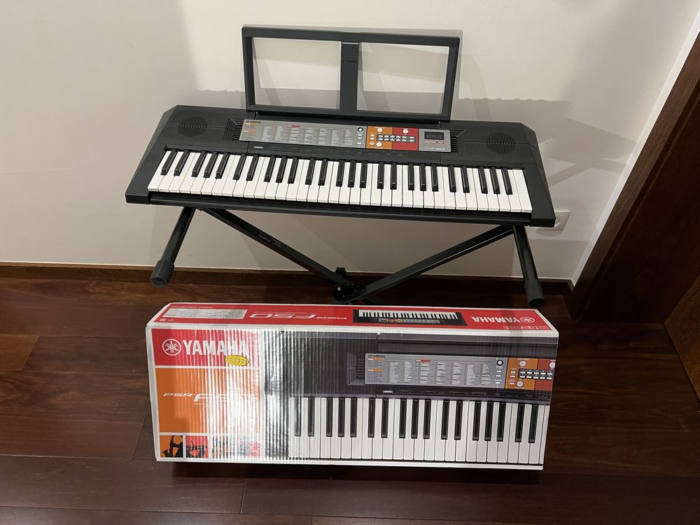 Piano Yamaha PSR-F50