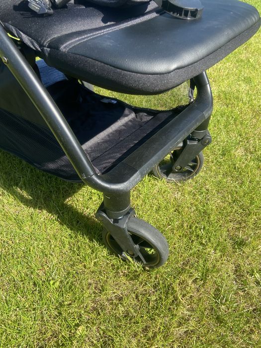 Wózek spacerowy czarny skladany Apino