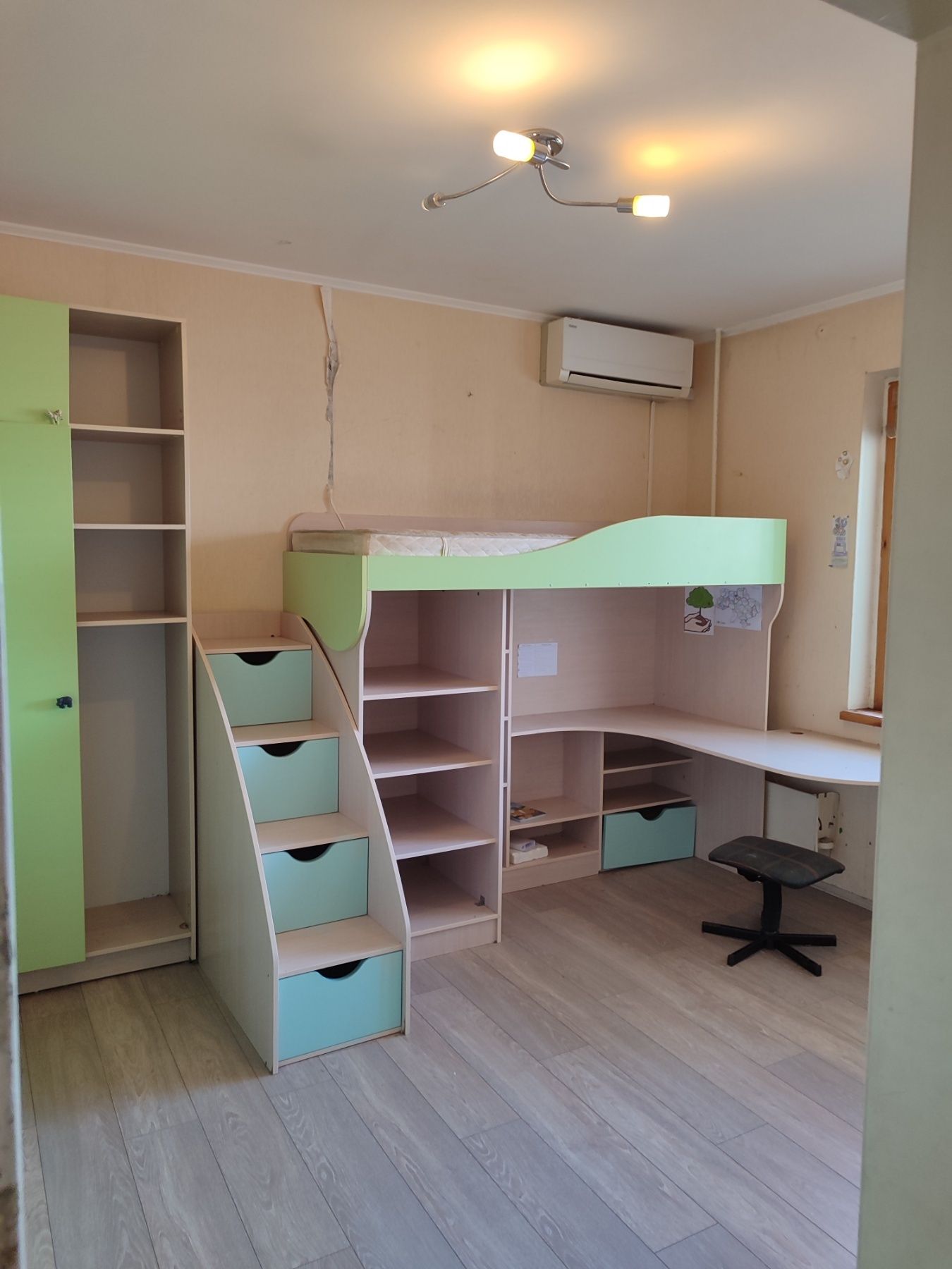 Без%. ПОЗНЯКИ. Продаж 3-ї квартири. 76,5 кв.м. Вул. Анни Ахматової 19.
