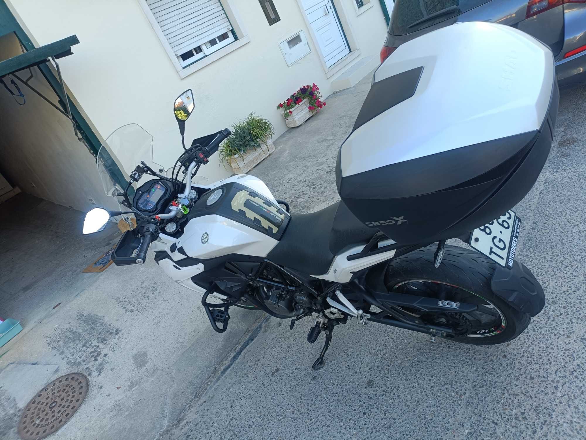 Benelli trk em excelente estado