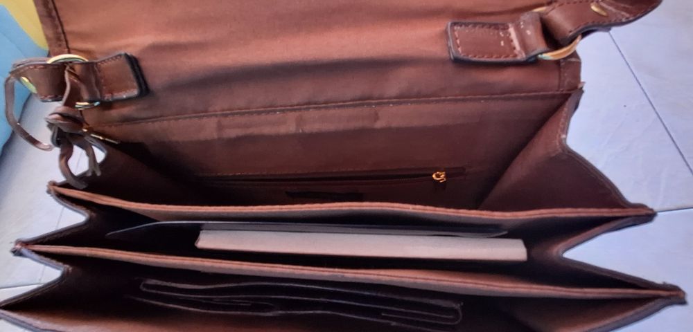 Mala de pele castanha com 3 bolsas ada gatti
