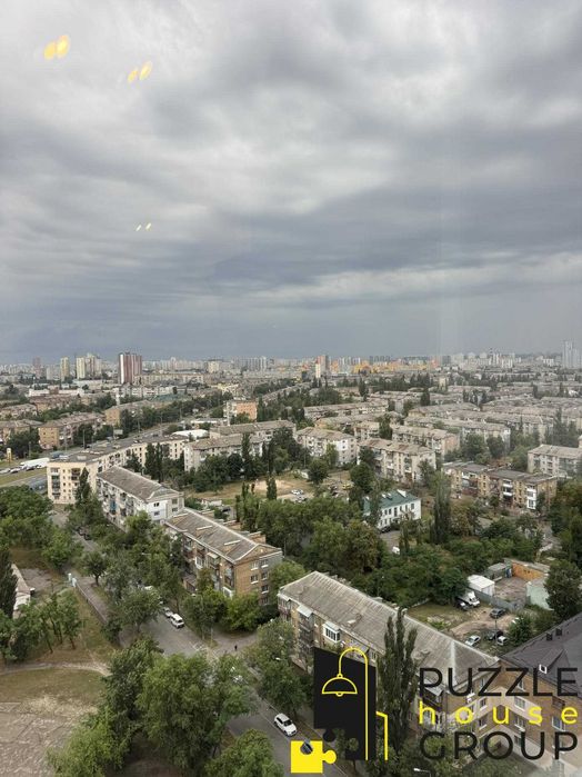 Продаж просторої 3-к квартири біля метро «Чернігівська»