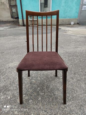 krzesła po renowacji stolarsko tapicerskiej