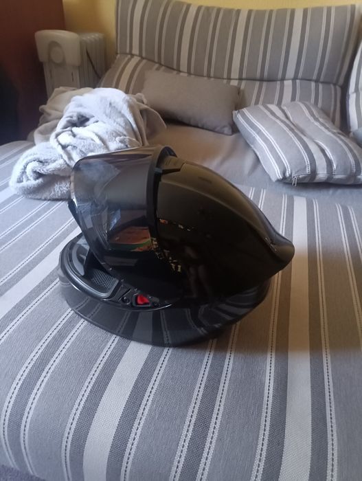 Мотошолом новий.