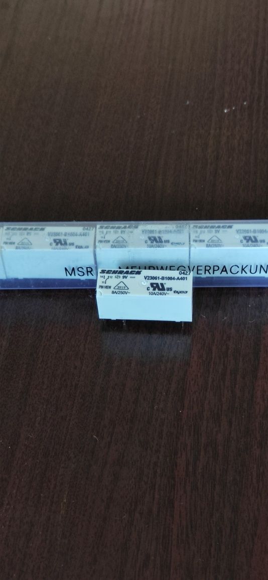 Przekaźnik Schrack 9V V23061-B1004-A401