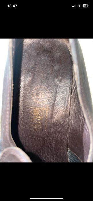 Sapatos em pele, castanhos