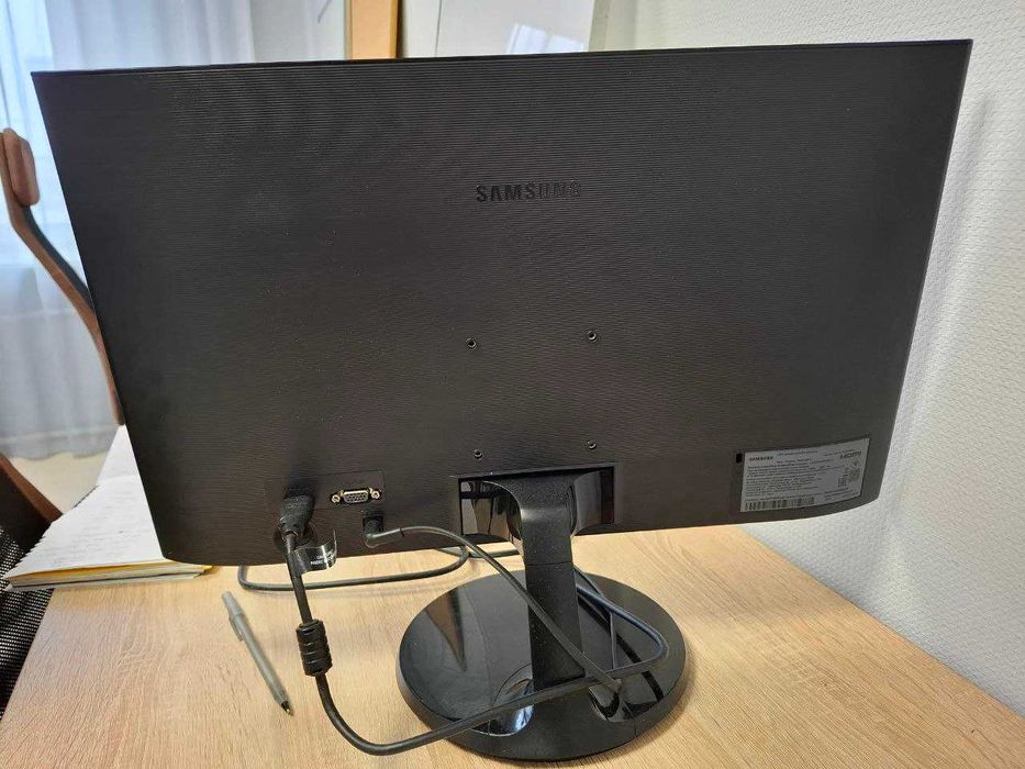 Мониторы Samsung (22 и 23,5 дюйма), 5 шт.