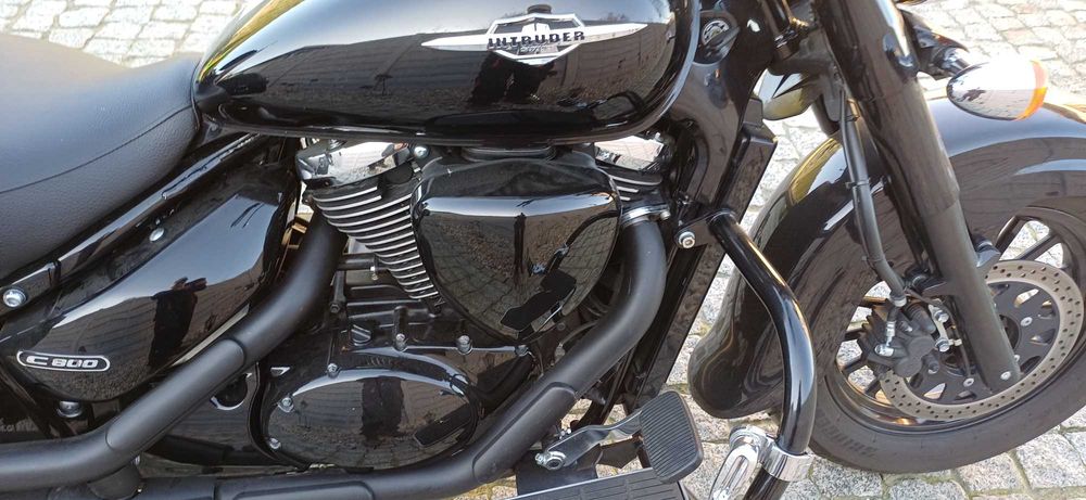 Motocykl Suzuki Intruder C800