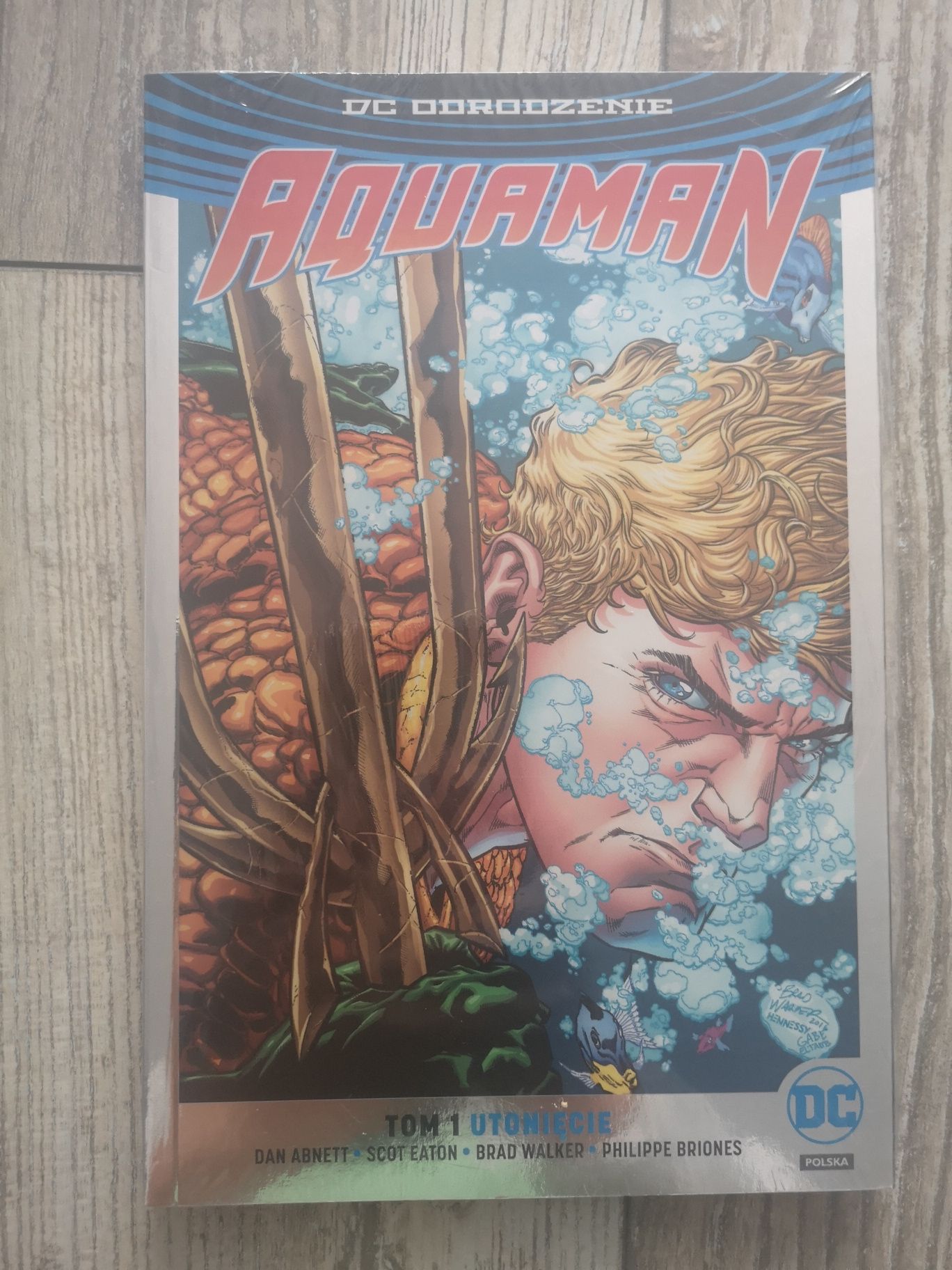 Komiks pt Aquaman Utonięcie tom 1 srebrna okładka