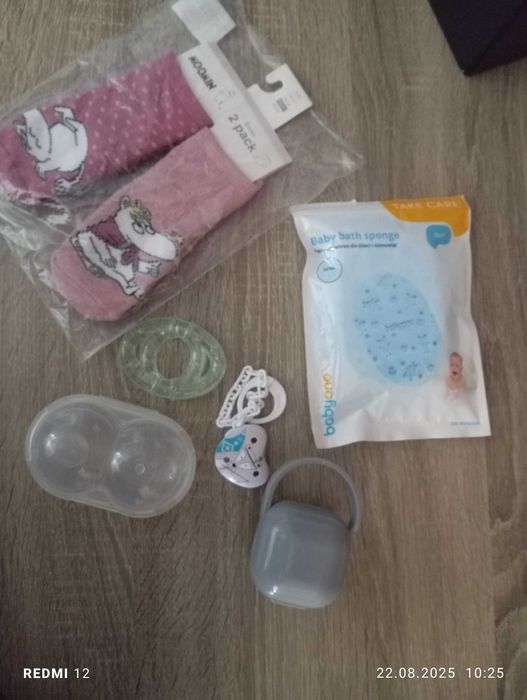Różności dla dziecka butelka, sztućce, gąbka i inne