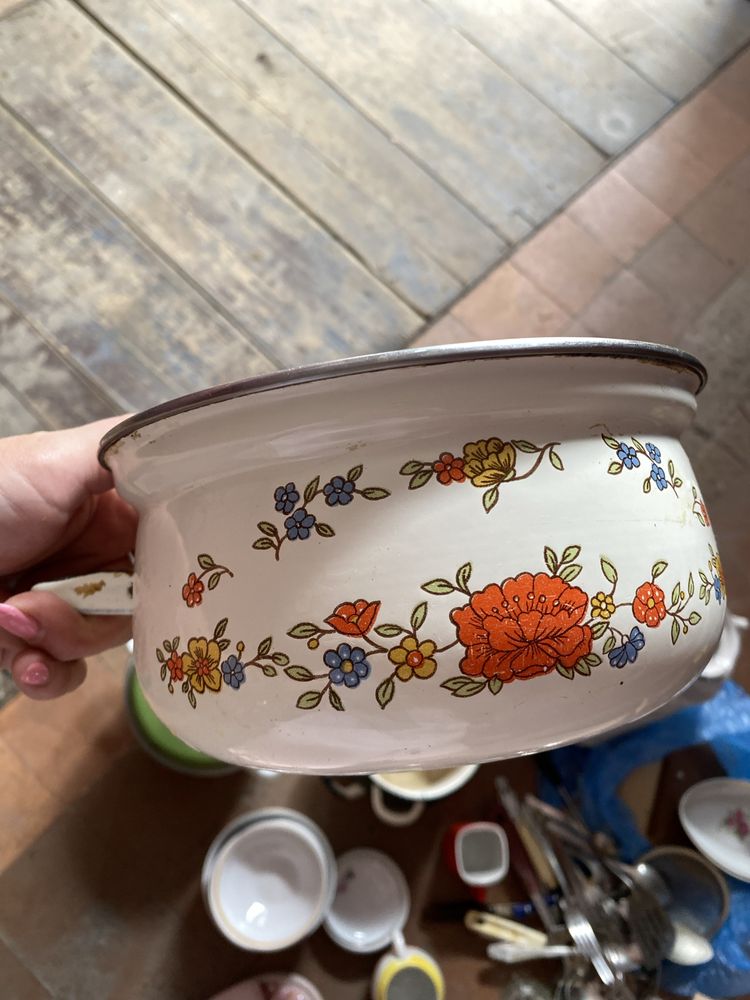 Кастрюли, сковородки, миски