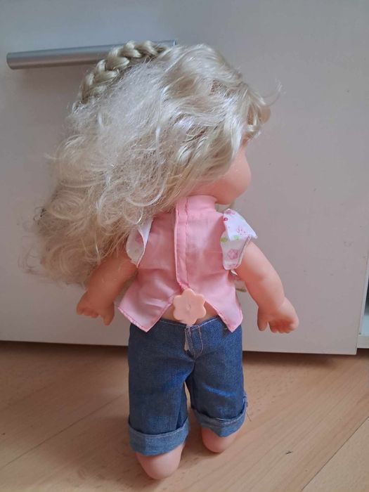 Lalka z rosnącymi włosami