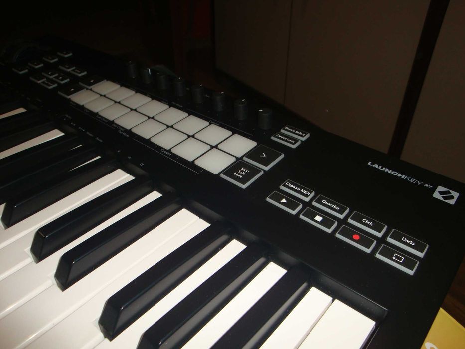Klawiatura sterująca Midi Novation Launchkey 37.