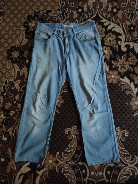 Джинси Levi's...