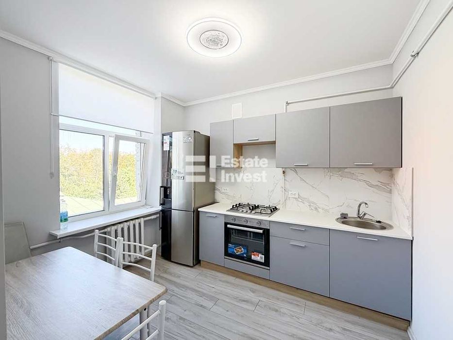 Продам 2 кімн. квартиру. Центр. м. Бекетова. Куликівський узвіз, 13.