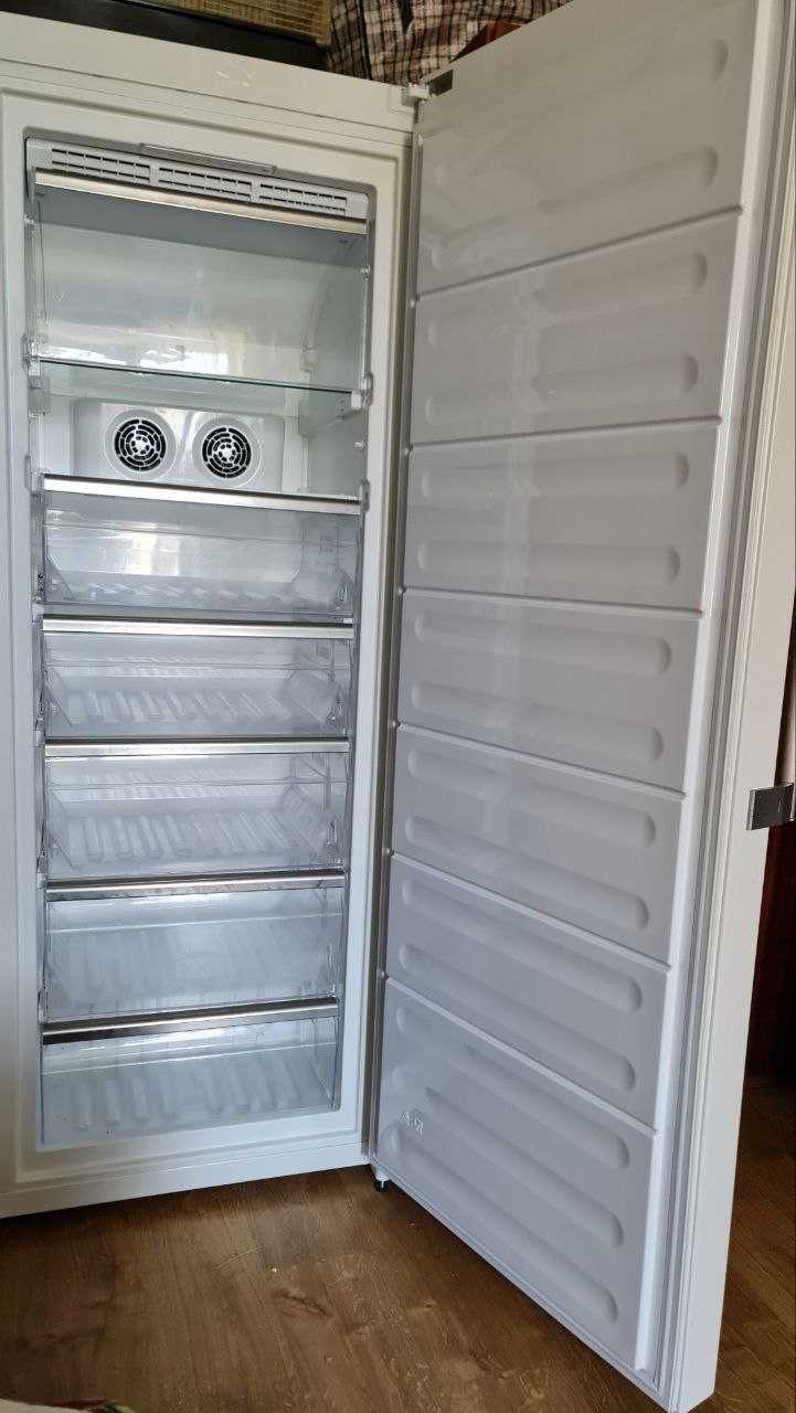 Продам морозильную камера WHIRLPOOL WVA 35993 NF W