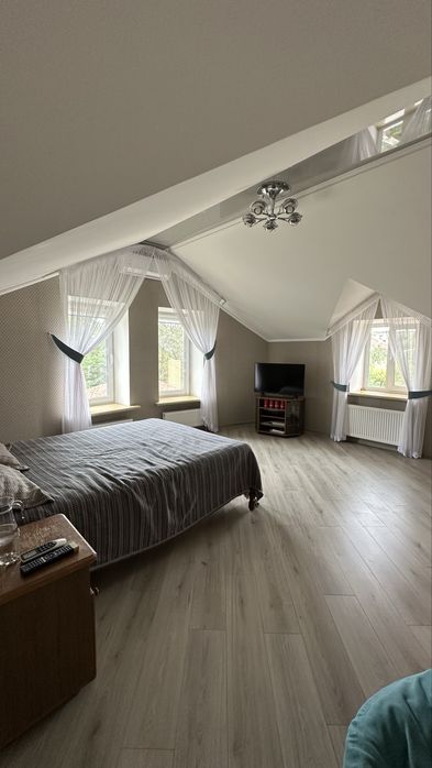 Продається просторий будинок з ландшафтною ділянкою|10 соток|266,6м2