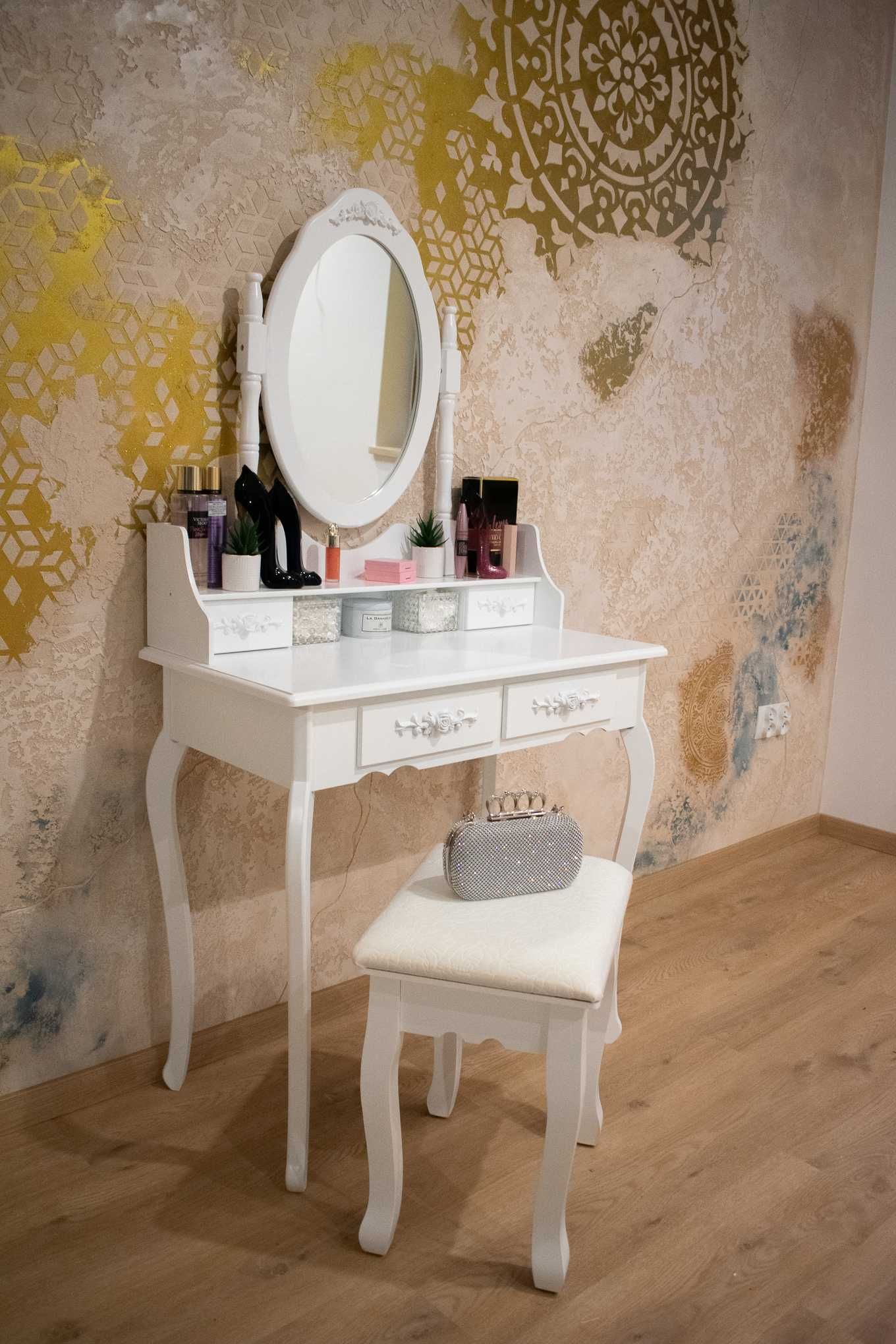 Toaletka kosmetyczna z lustrem + GRATIS taboret