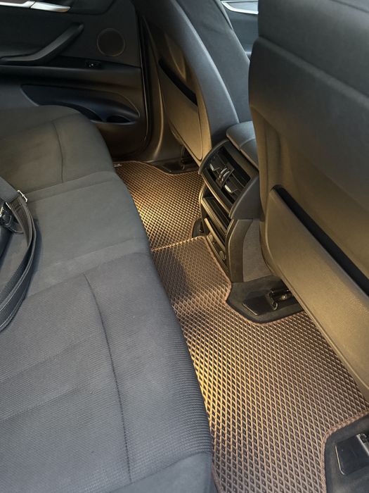 Продаю свій автомобіль .