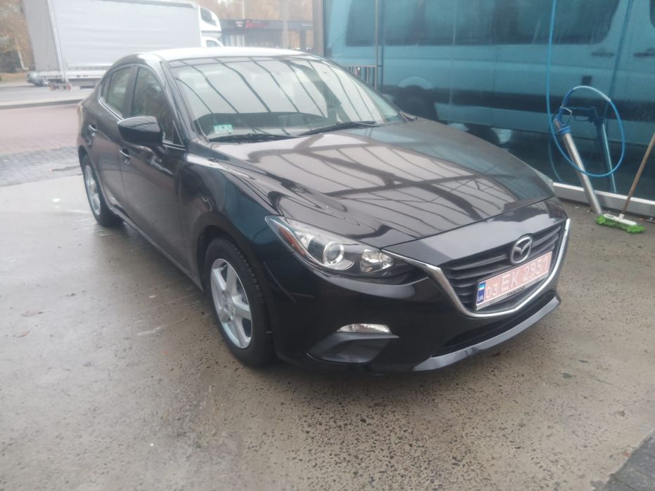 Автомобіль марки MAZDA3