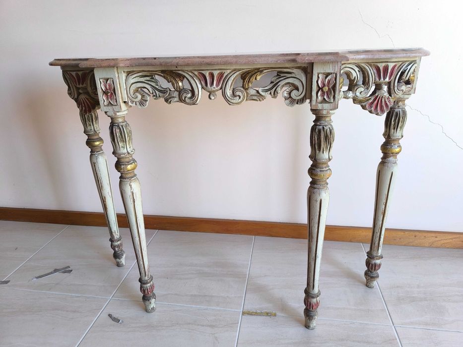 Consola clássica com tampo em mármore