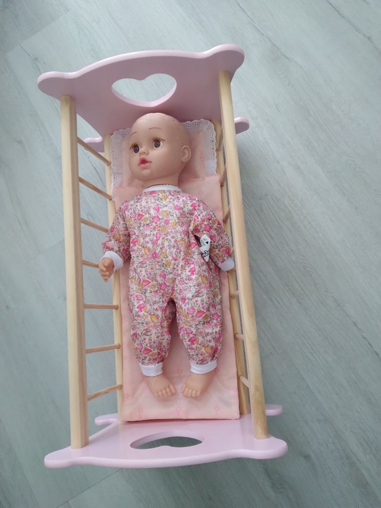 Kołyska łóżeczko dla lalki i lalka mówi śpiewa nowy zestaw Kinderplay