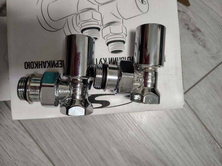 Комплект кранів для радіаторів Luxor кутові