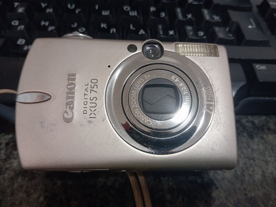 Продам Цифровий фотоаппарат Canon IXUS 750.