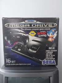 Sega Megadrive. Na caixa com 2 comandos, cabo rt e sonic