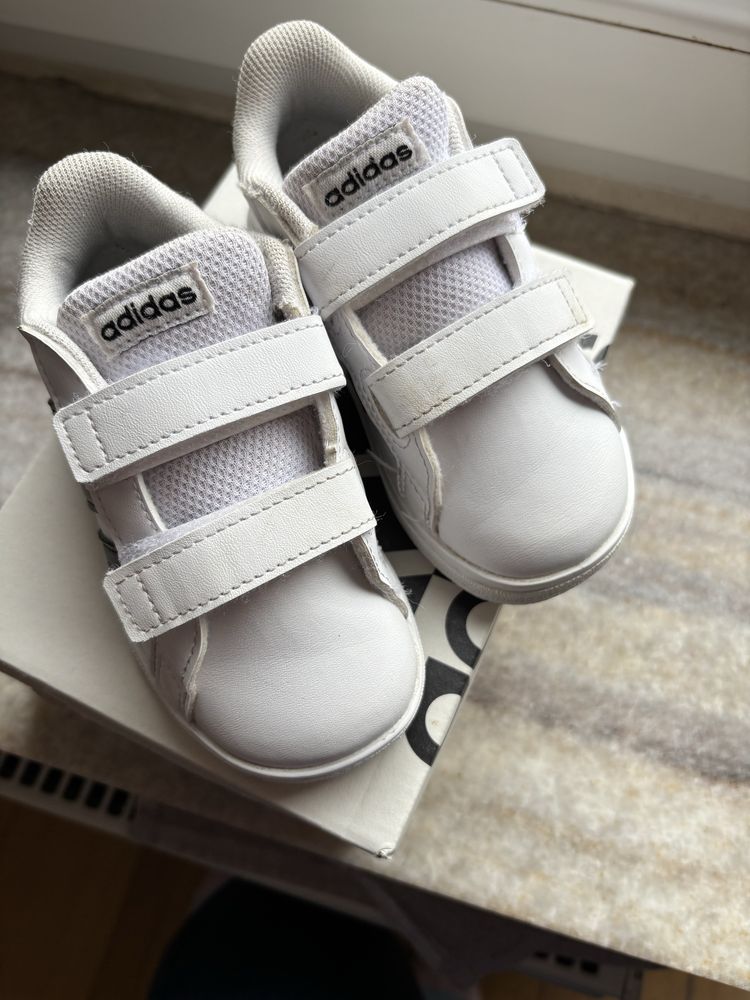 Biale buty adidas na rzepy