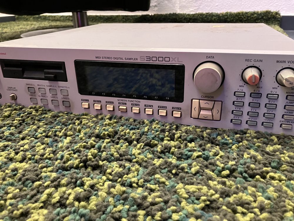 Akai S3000XL stereo sampler