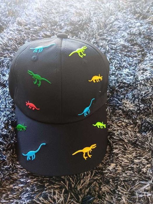 Boné para criança dinossauros azul, preto ou rosa