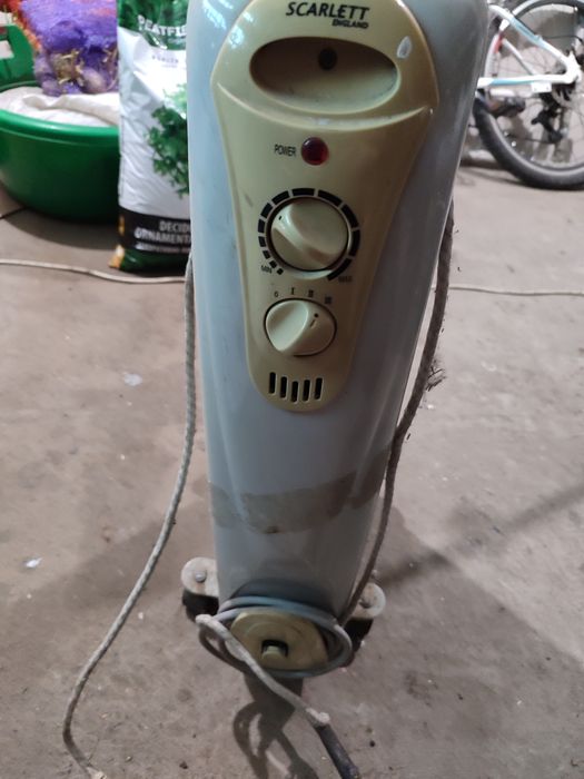 Продам масляний обігрівач Scarlett