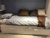 Cama com 2 gavetas aberta vira cama de casal 200,00 euros