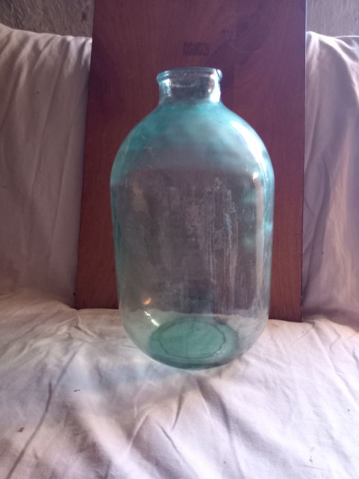 Продаються бутлі скляні на 20 л та банки 3 л