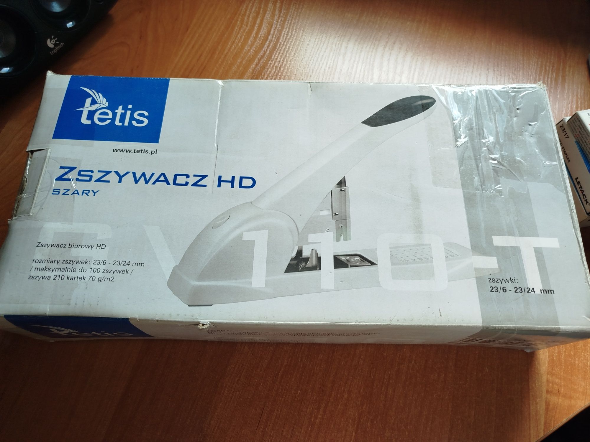 Zszywacz biurowy + gratis !!!