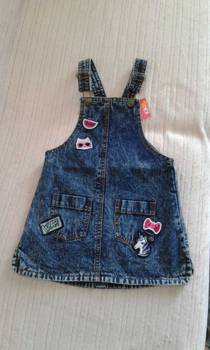 Nowa sukienka jeansowa na ramiączka rozm.104 cm.