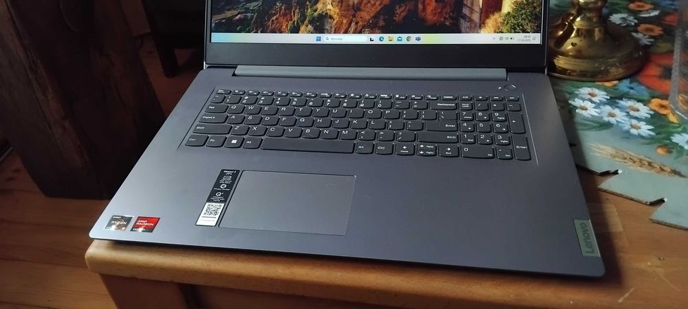 IdeaPad 3-17ALC6 laptop
