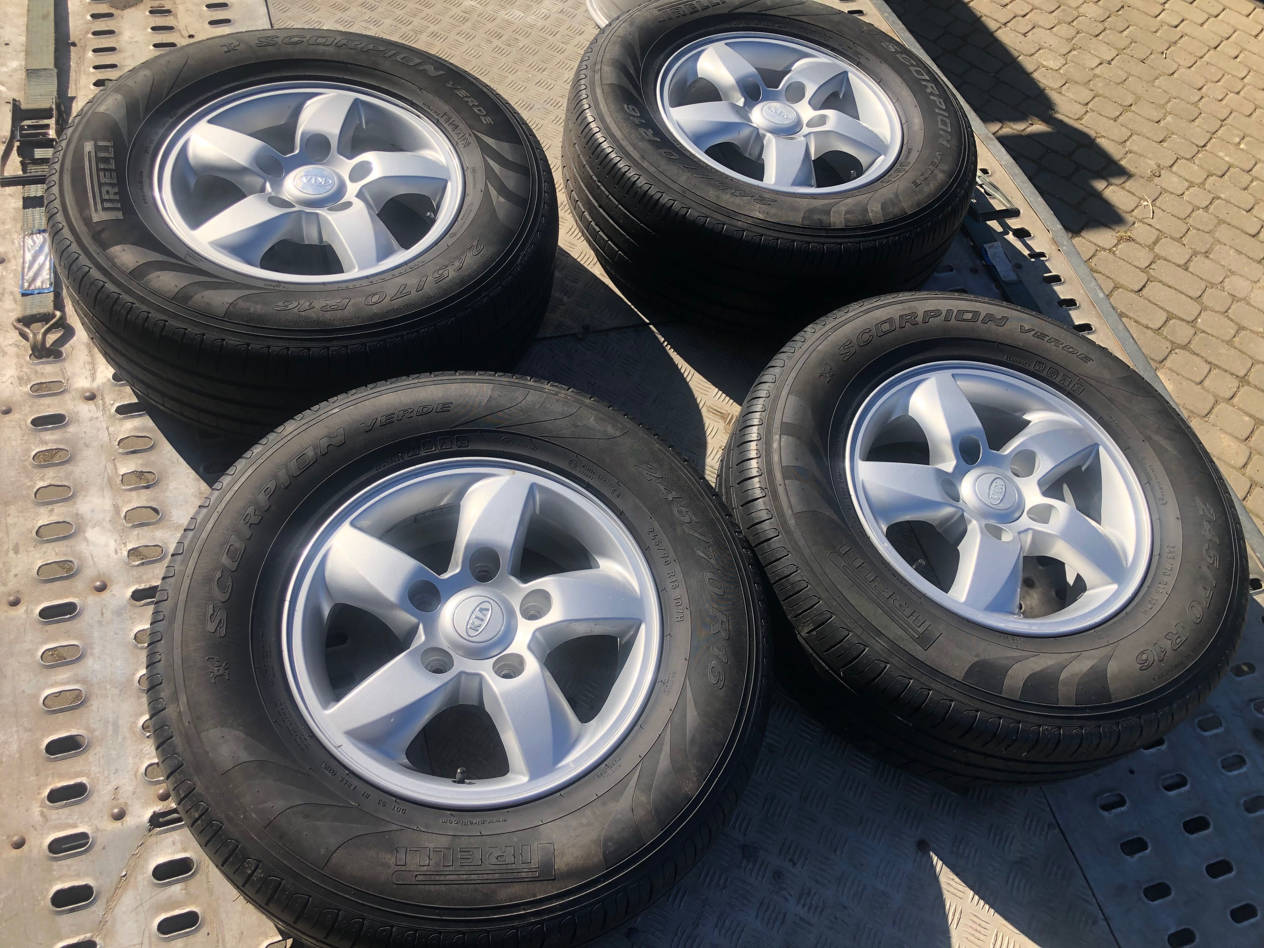 Kia sorento 245/70/16.