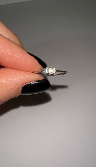 Кільце , біле золото з діамантом