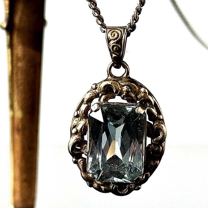 Srebrna przywieszka z Akwamarynem z ok. 1900 roku z srebra próby 835