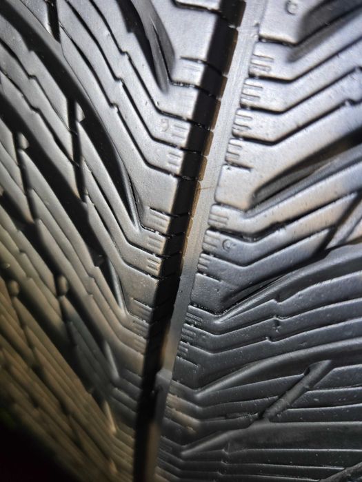 255/35/21 Michelin Alpin 5, kpl 22r. 6,8-7mm super para Demo