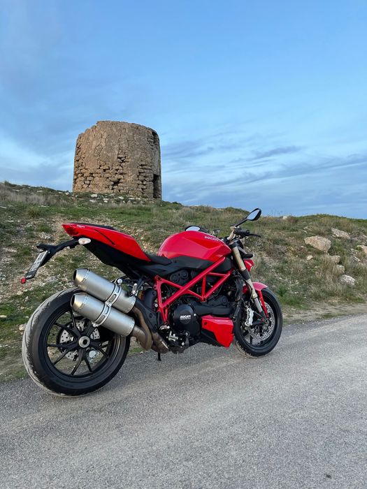 Ducati Streetfighter 848 como nova