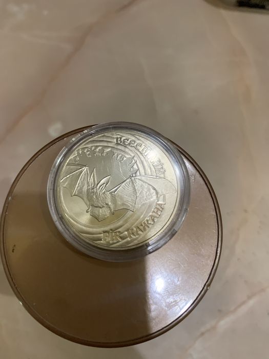 Продам монету рік кажана.