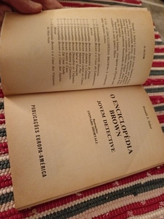 Livro "O Enciclopédia Brown - Jovem Detective"