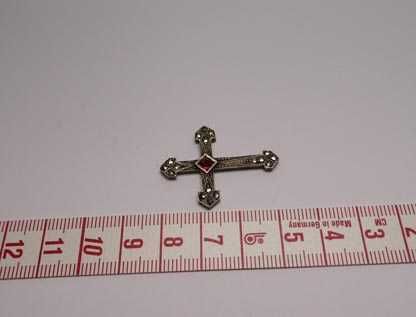Antyczny srebrny krzyżyk rubinowy kamień i markazyty