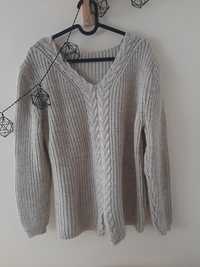 sweter z dekoldem M